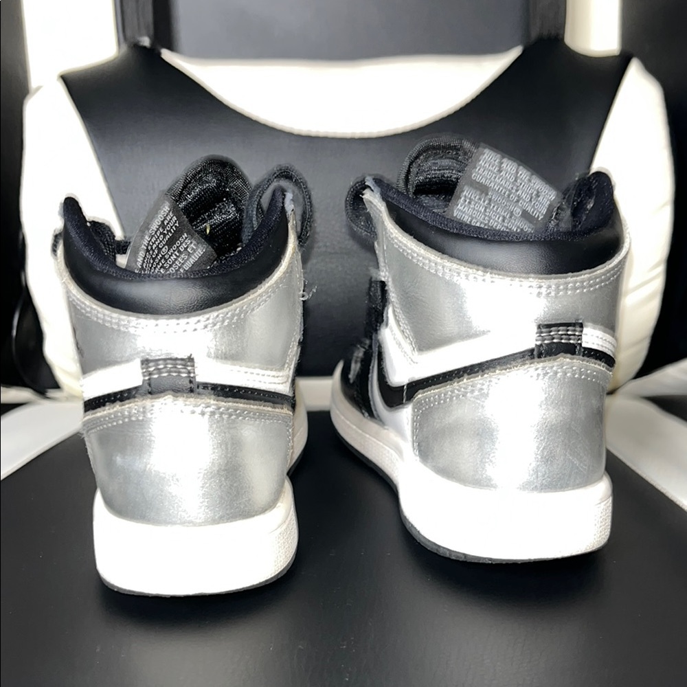 Jordan 1 Retro High OG TD Black and Silver Toe Toddler Size 11C Sneakers - Picture 8 of 17
